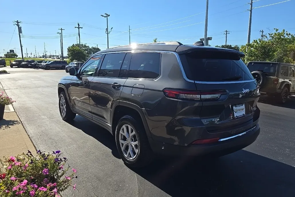 2022 Jeep Grand Cherokee Limited photo 1