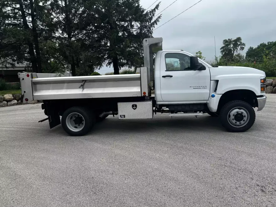 2023 Chevrolet Silverado 5500HD Work Truck photo 1