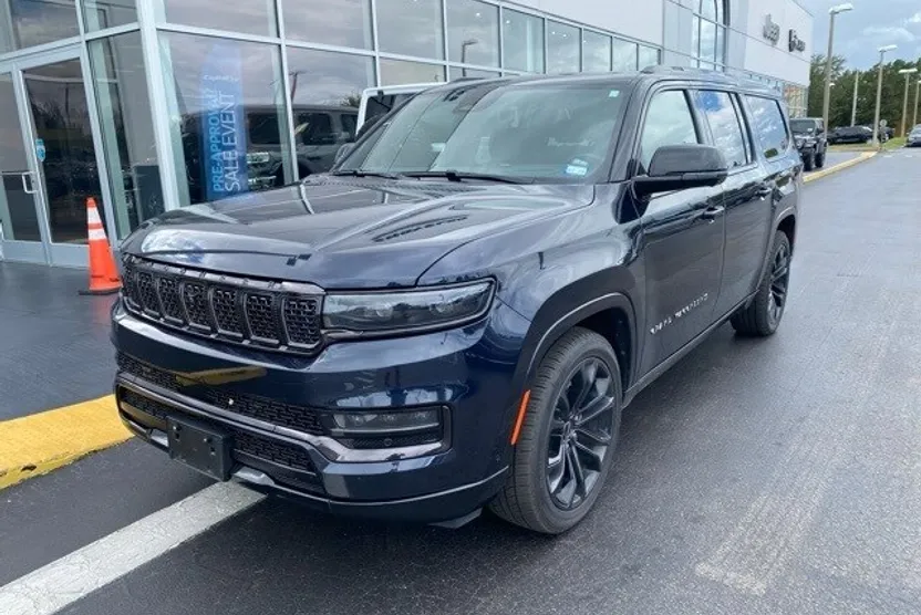 2024 Jeep Grand Wagoneer L II photo 1
