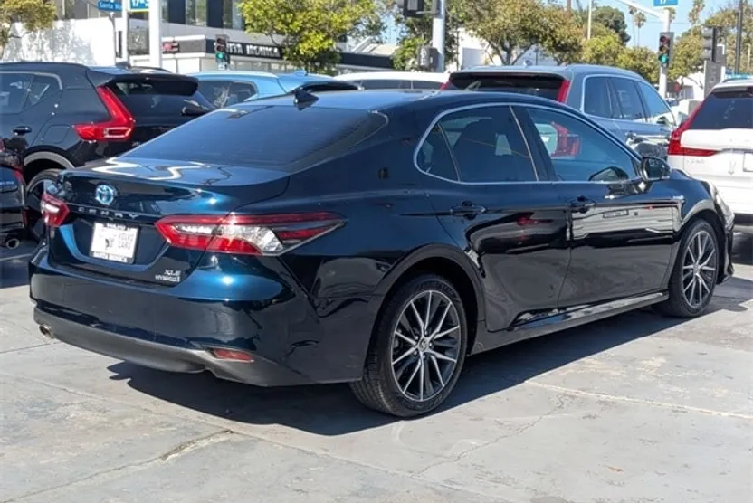 2021 Toyota Camry Hybrid XLE photo 1