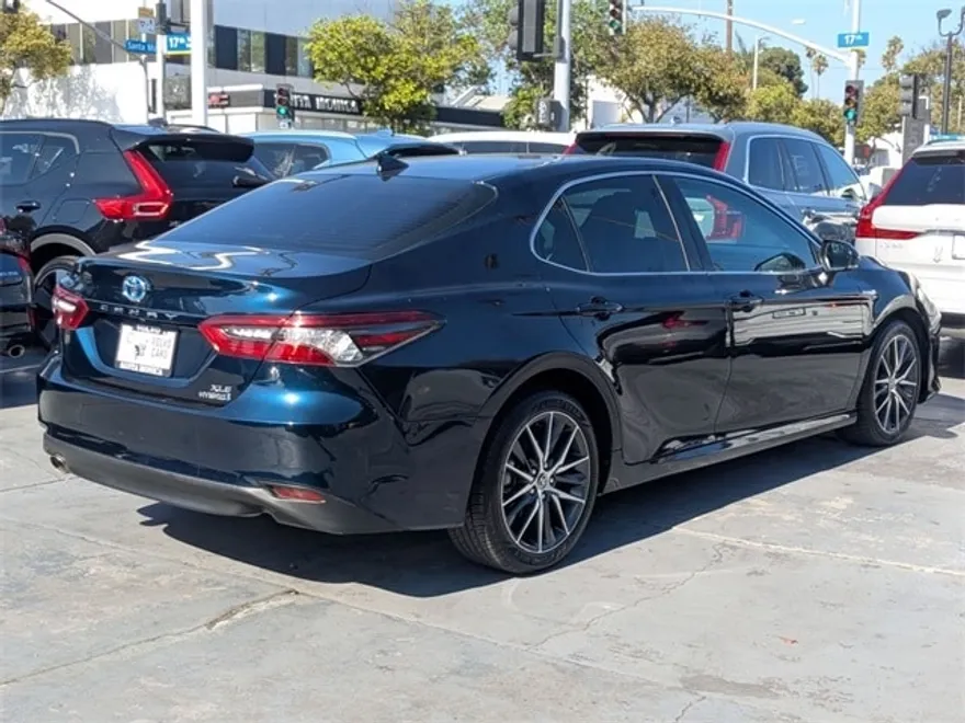 2021 Toyota Camry Hybrid XLE photo 1