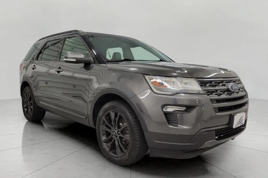 2019 Ford Explorer XLT photo 1