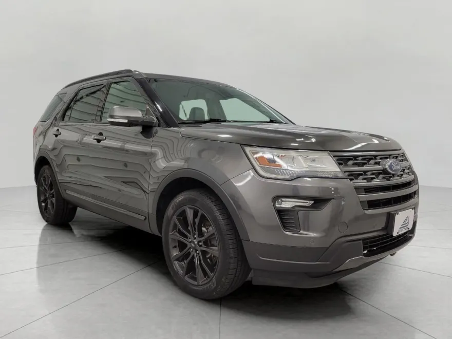 2019 Ford Explorer XLT photo 1