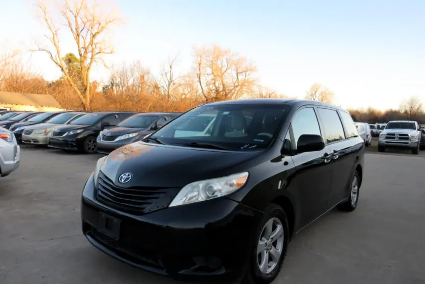 2012 Toyota Sienna photo 1