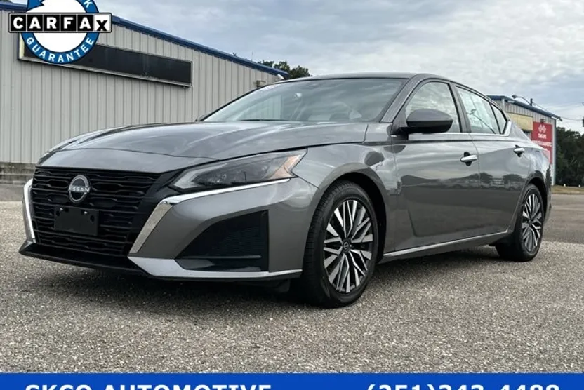 2023 Nissan Altima 2.5 SV photo 1