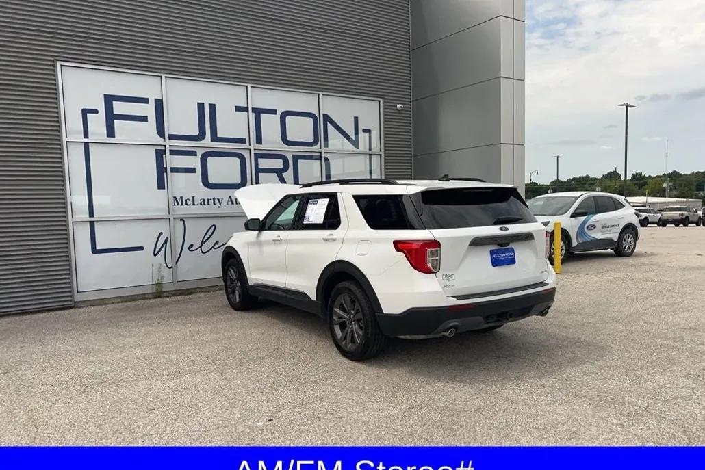 2021 Ford Explorer XLT photo 1