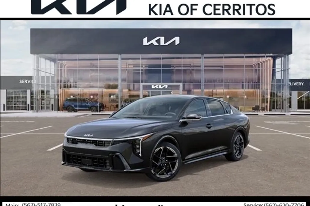 2025 Kia K4 GT-Line photo 1