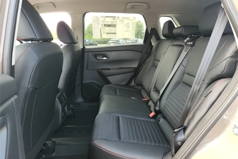 2026 Nissan Rogue SV photo 1