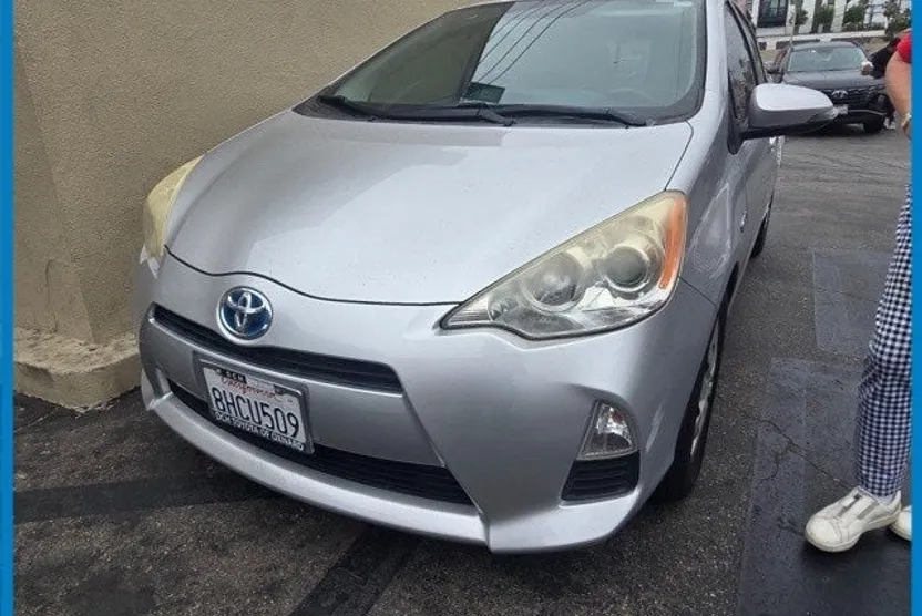 2012 Toyota Prius C One photo 1