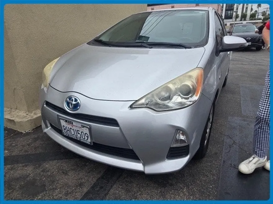 2012 Toyota Prius C One photo 1
