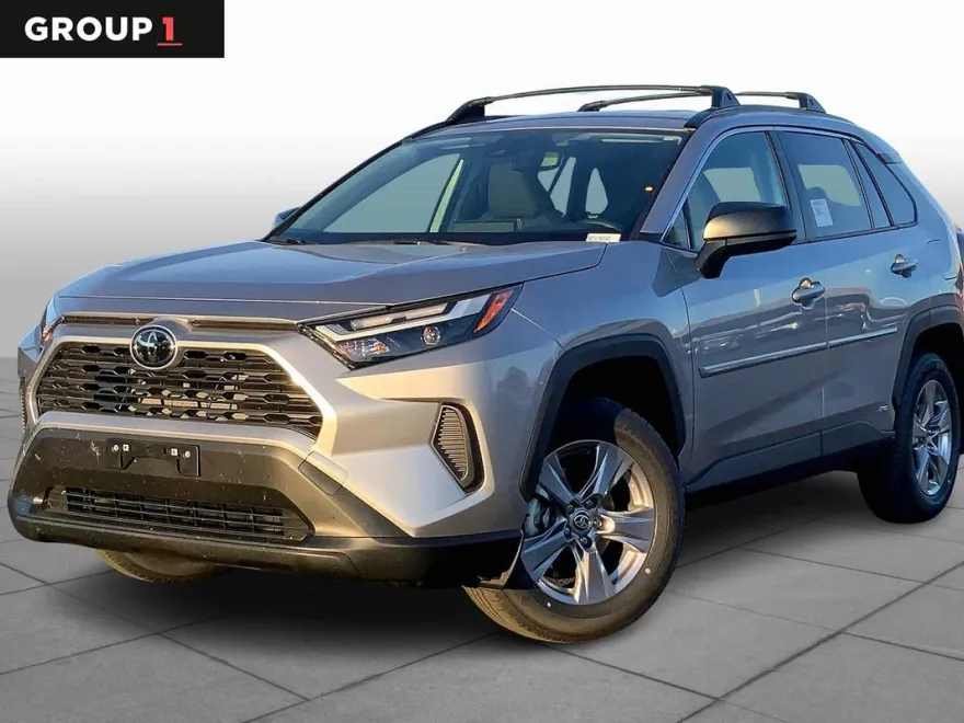 2025 Toyota RAV4 Hybrid LE photo 1