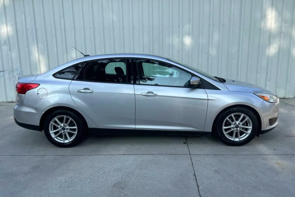 2016 Ford Focus SE photo 1
