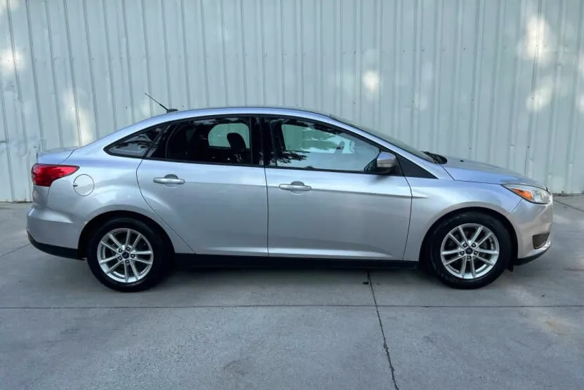 2016 Ford Focus SE photo 1