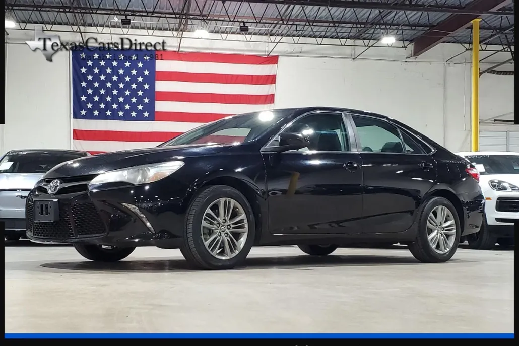 2017 Toyota Camry SE photo 1