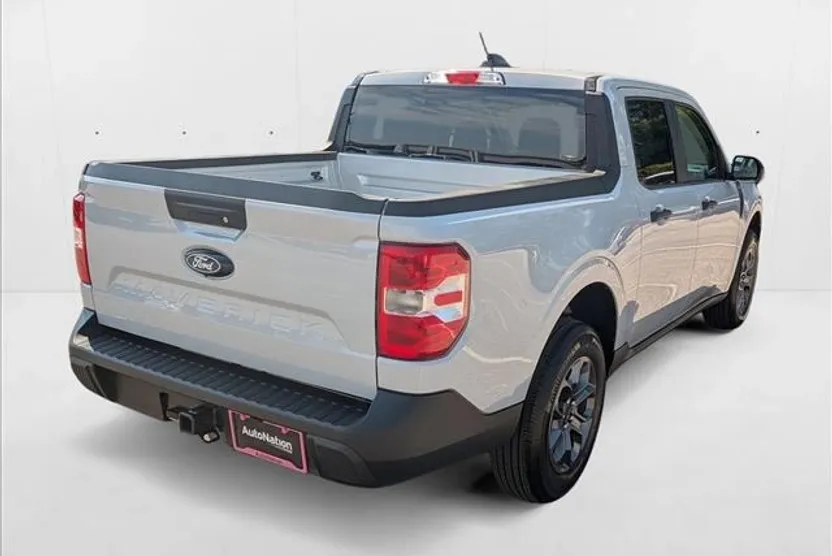 2025 Ford Maverick XLT photo 1