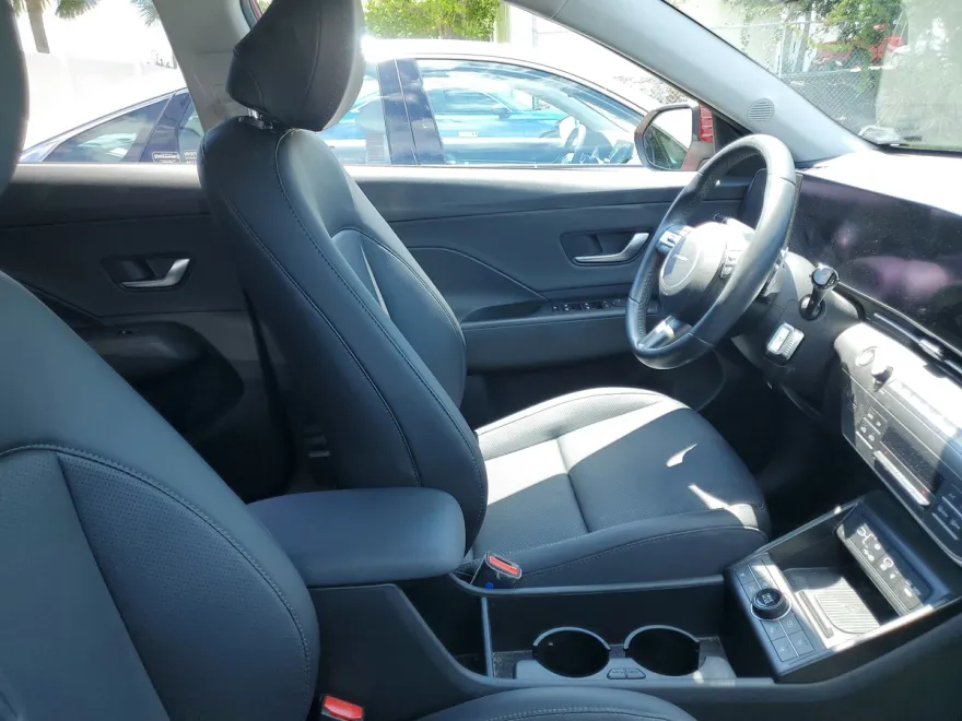 2024 Hyundai Kona Limited photo 1