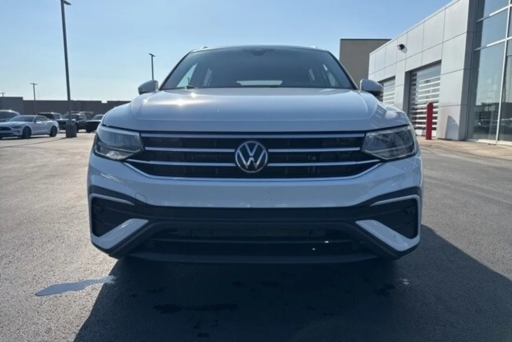 2022 Volkswagen Tiguan SE photo 1