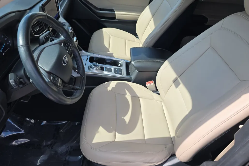 2020 Ford Explorer XLT photo 1