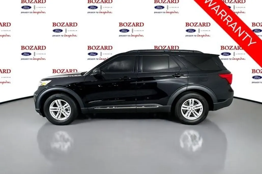 2023 Ford Explorer XLT photo 1