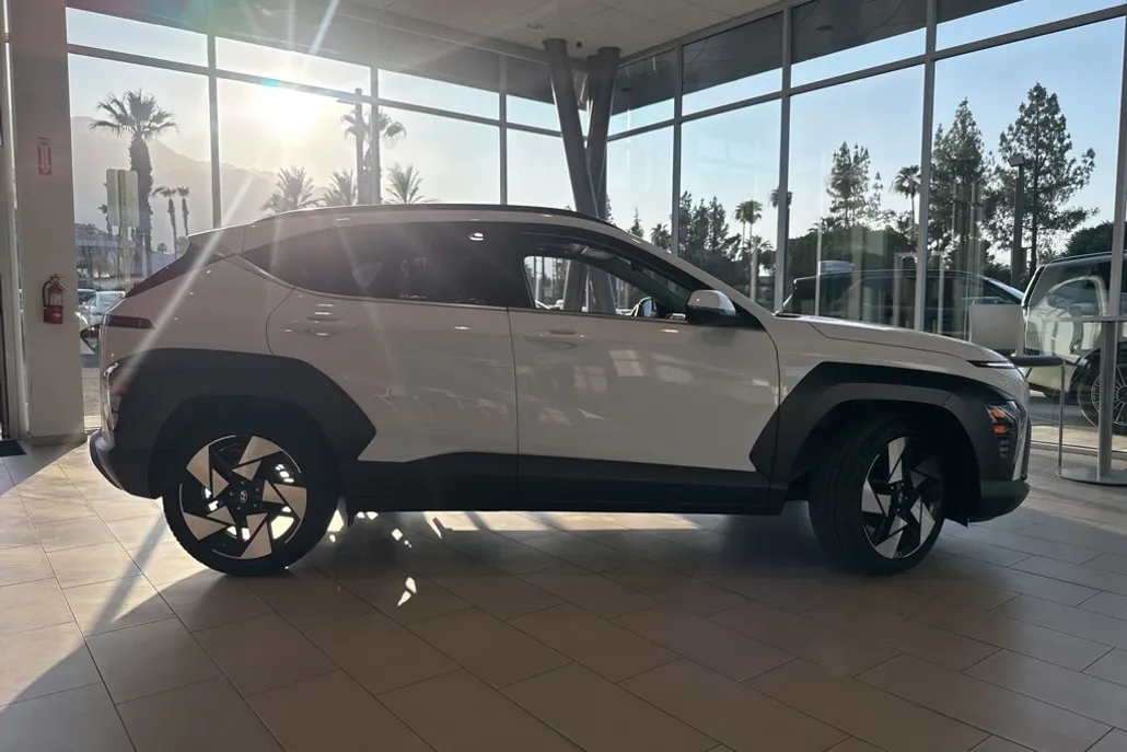 2024 Hyundai Kona Limited photo 1