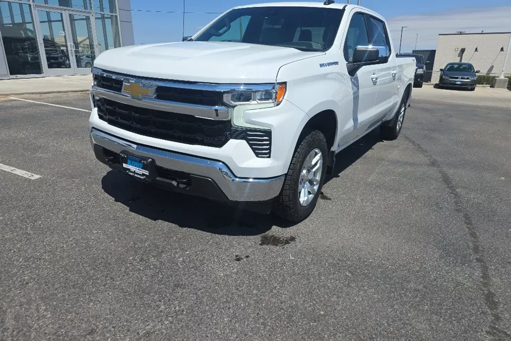 2023 Chevrolet Silverado 1500 LT photo 1