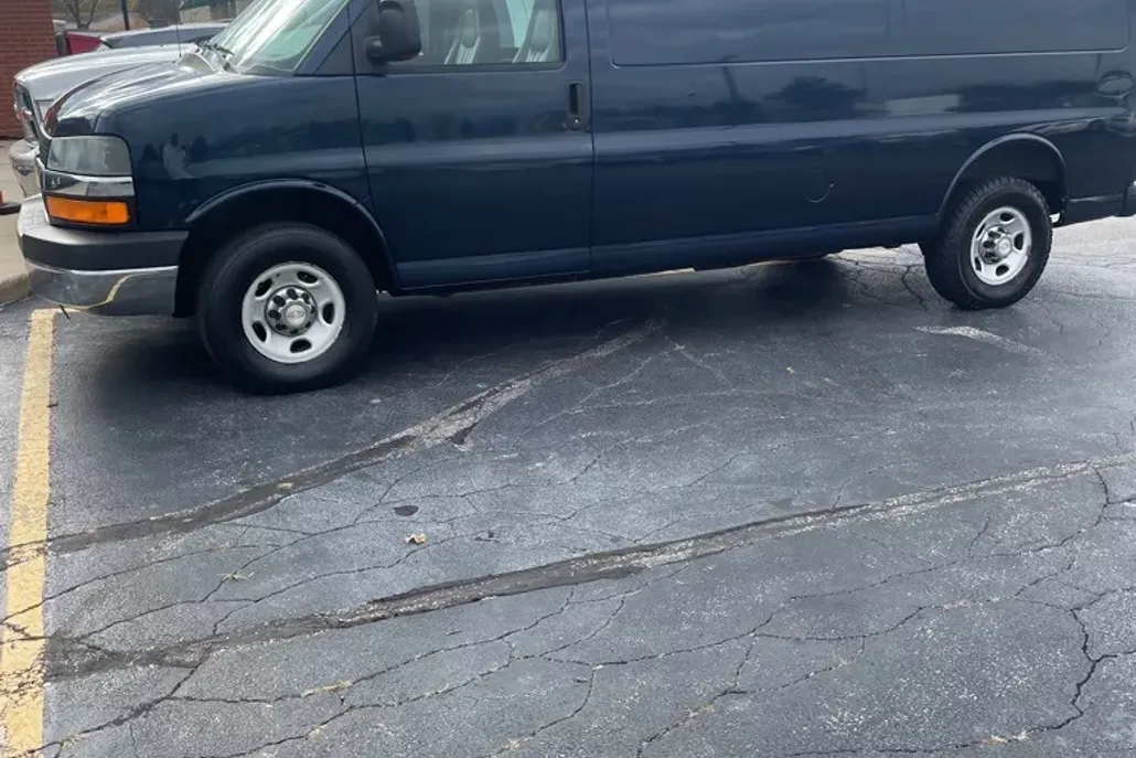 2007 Chevrolet Express Work Van Cargo photo 1