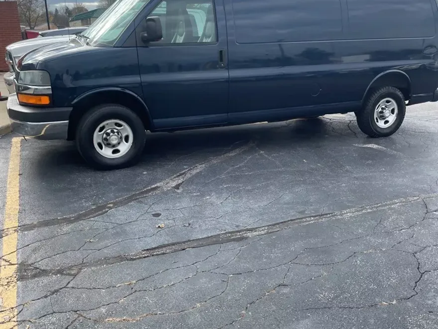 2007 Chevrolet Express Work Van Cargo photo 1