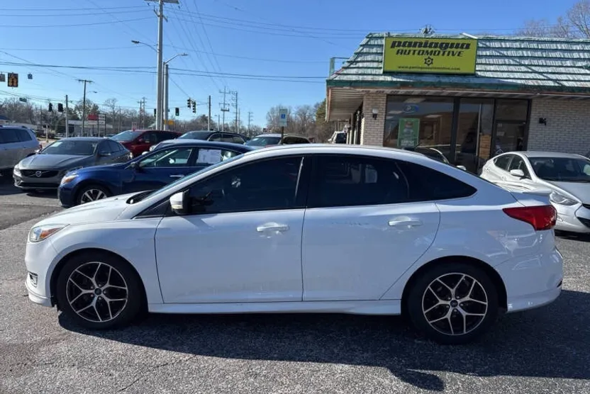 2015 Ford Focus SE photo 1