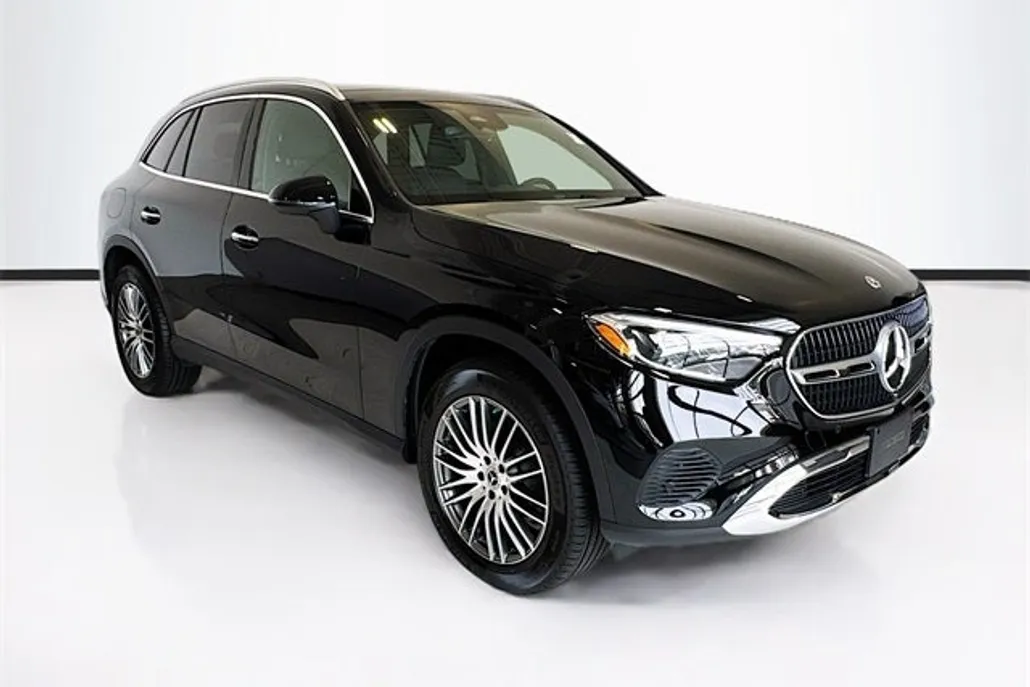 2025 Mercedes Benz GLC 300 4MATIC photo 1