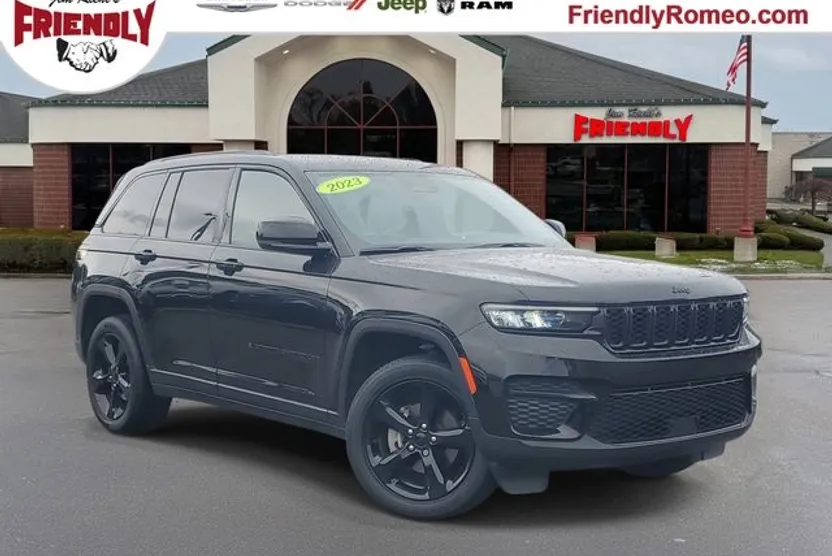 2023 Jeep Grand Cherokee Laredo photo 1