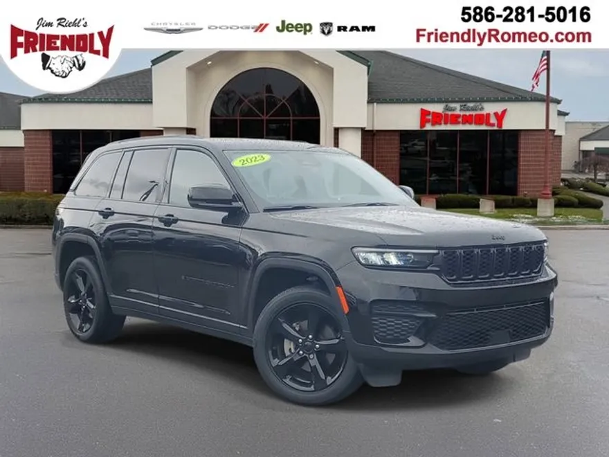 2023 Jeep Grand Cherokee Laredo photo 1