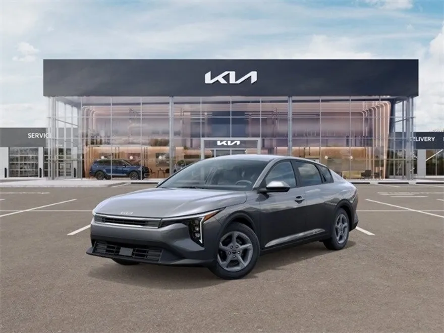 2025 Kia K4 LXS photo 1