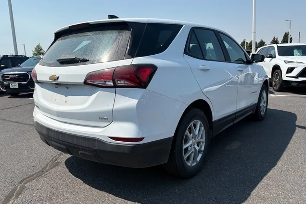 2022 Chevrolet Equinox LS photo 1
