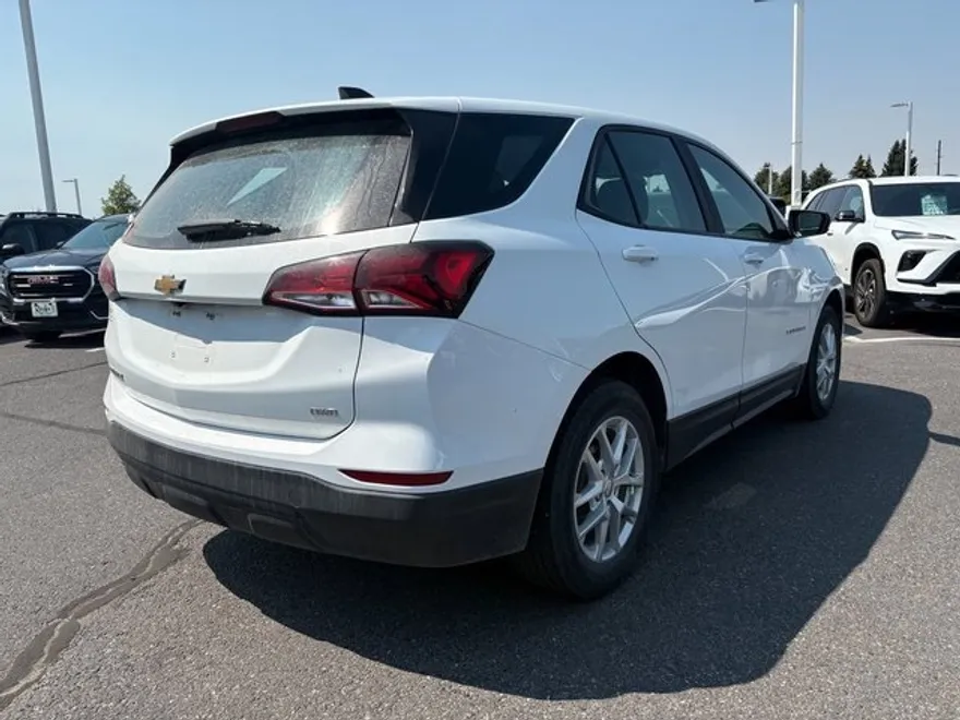 2022 Chevrolet Equinox LS photo 1
