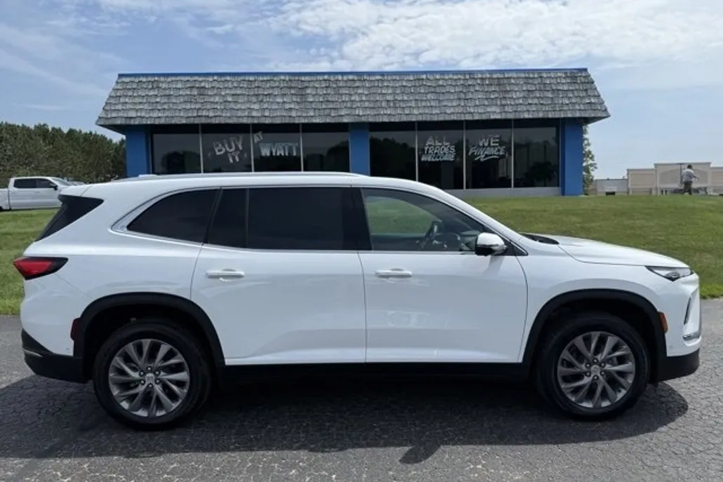 2025 Buick Enclave Preferred photo 1