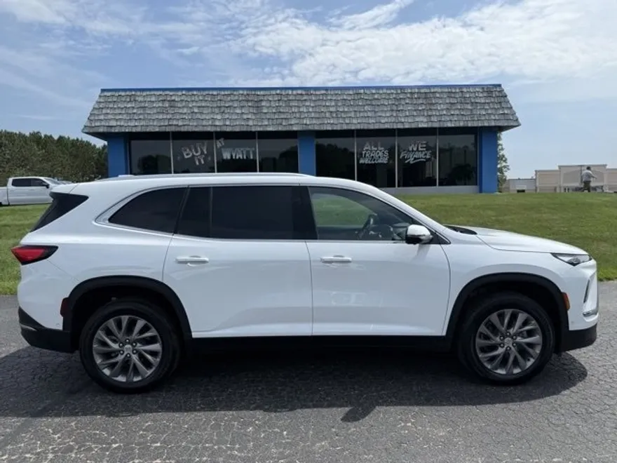 2025 Buick Enclave Preferred photo 1
