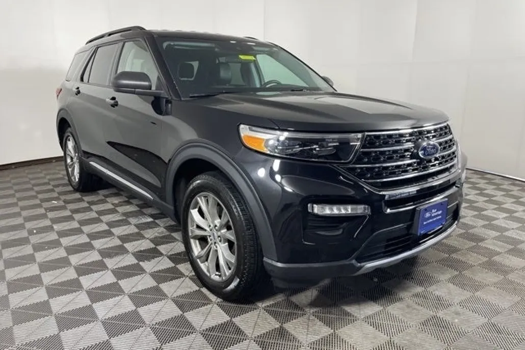 2023 Ford Explorer XLT photo 1