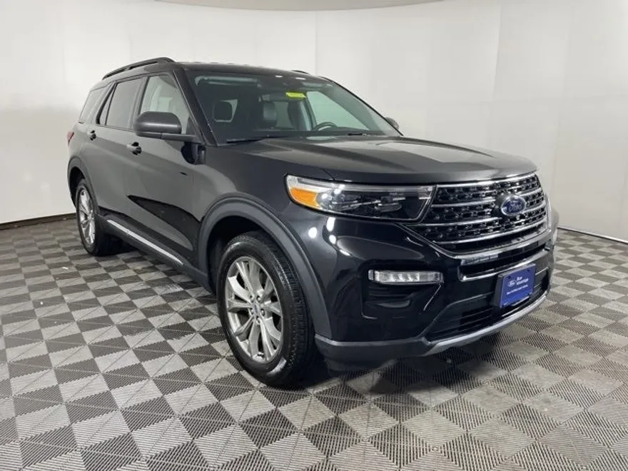 2023 Ford Explorer XLT photo 1
