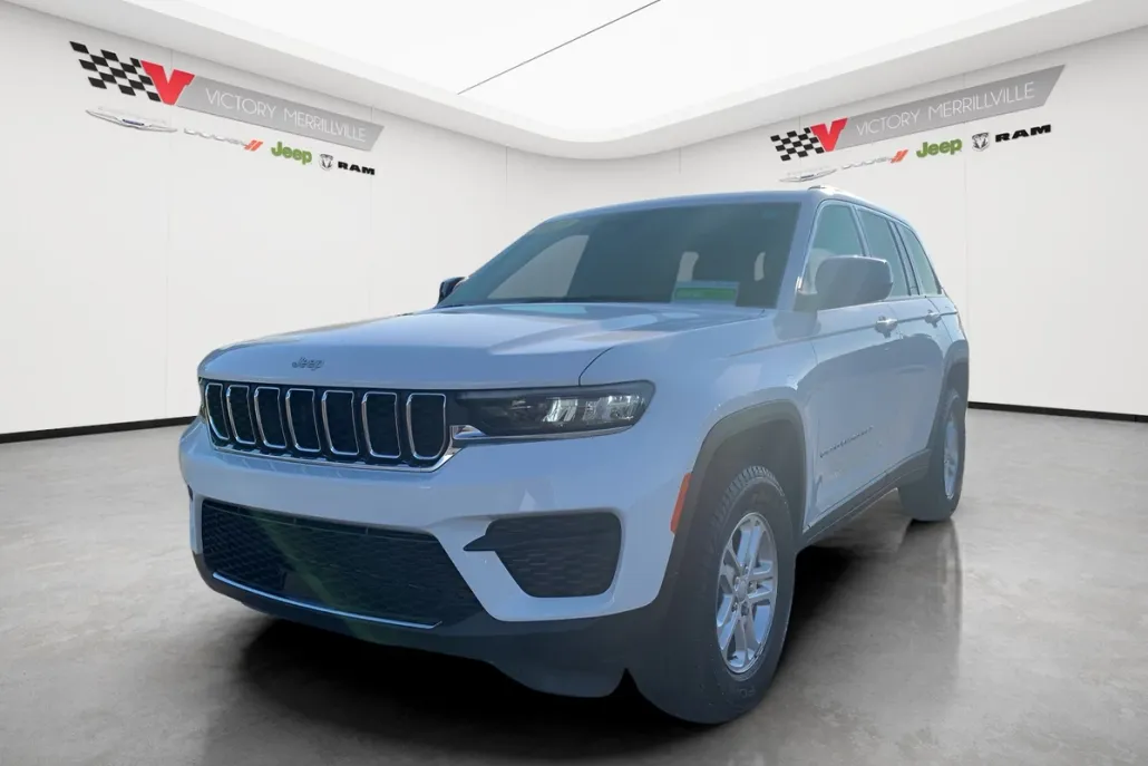 2025 Jeep Grand Cherokee Laredo photo 1