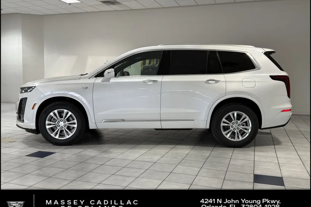 2025 Cadillac XT6 Luxury photo 1