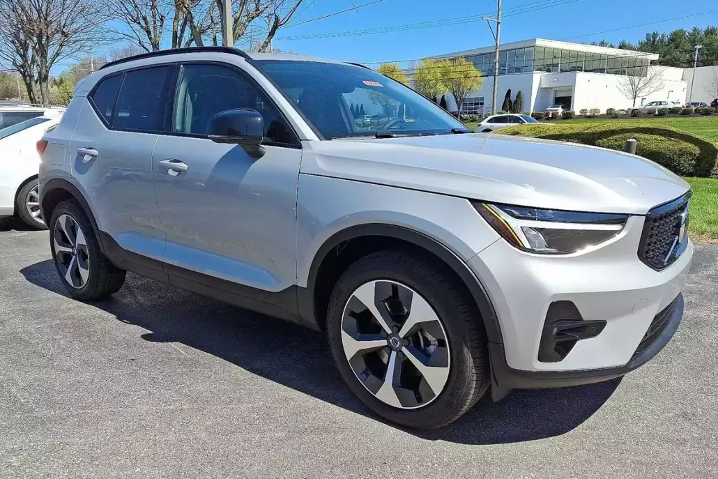 2023 Volvo XC40 AWD Plus photo 1