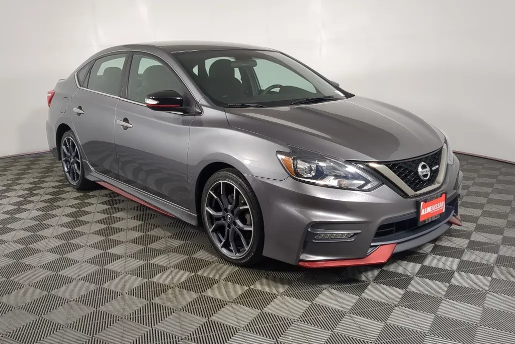 2017 Nissan Sentra Nismo photo 1