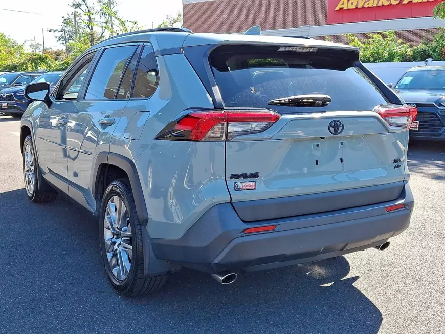 2021 Toyota RAV4 XLE Premium photo 1
