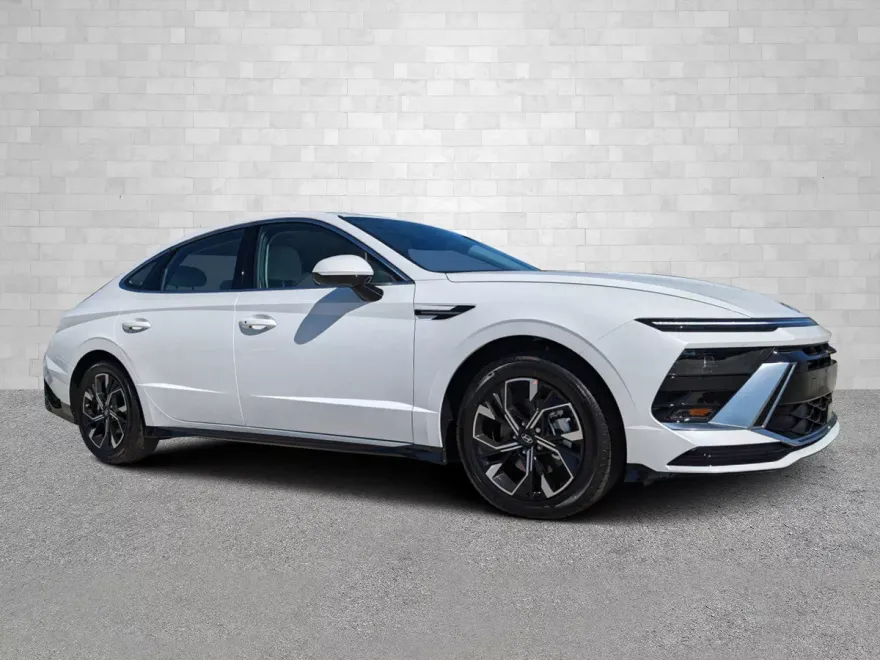2025 Hyundai Sonata SEL photo 1