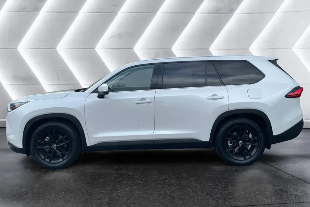 2024 Toyota Highlander Hybrid Limited photo 1