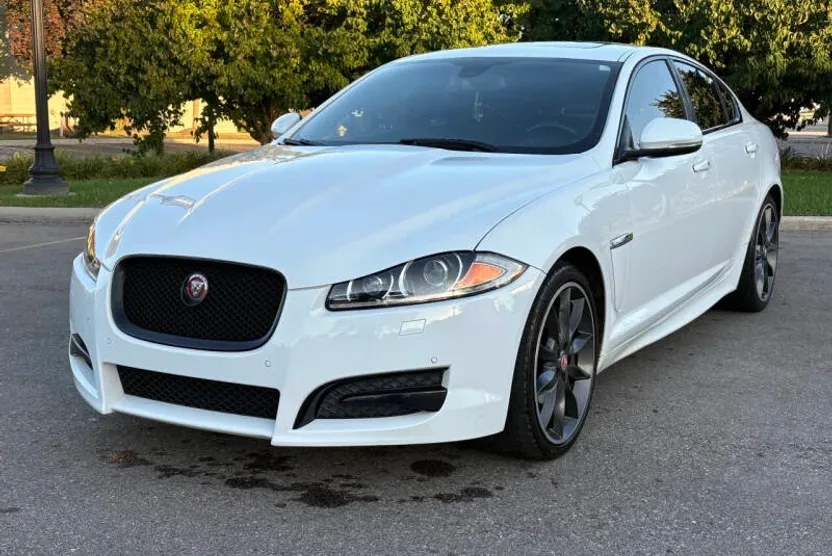 2015 Jaguar XF Portfolio photo 1