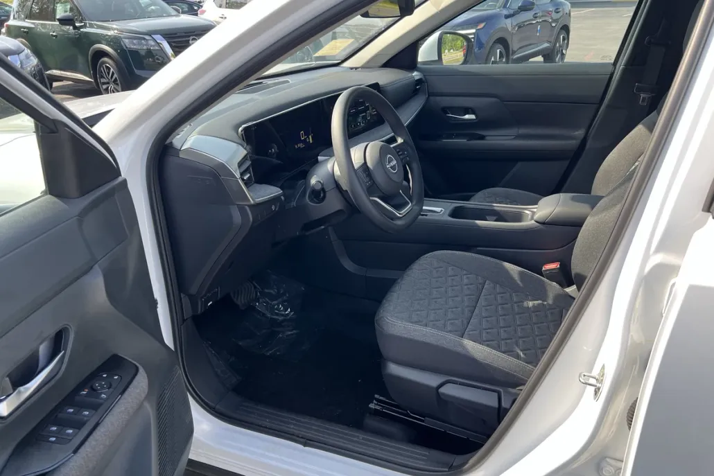 2025 Nissan Kicks SV photo 1