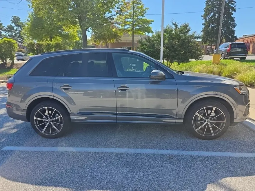 2021 Audi Q7 55 Premium Plus photo 1