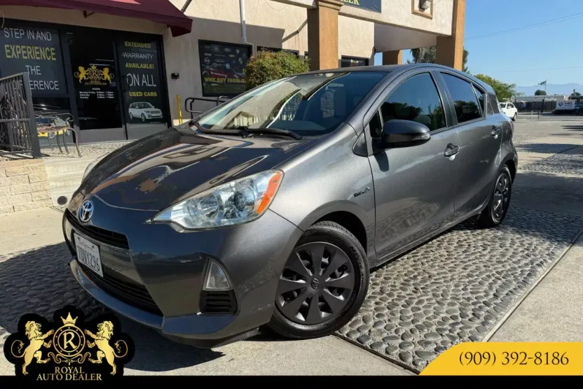 2013 Toyota Prius C One photo 1