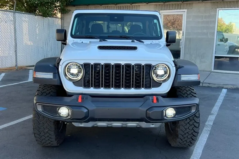2024 Jeep Gladiator Mojave photo 1